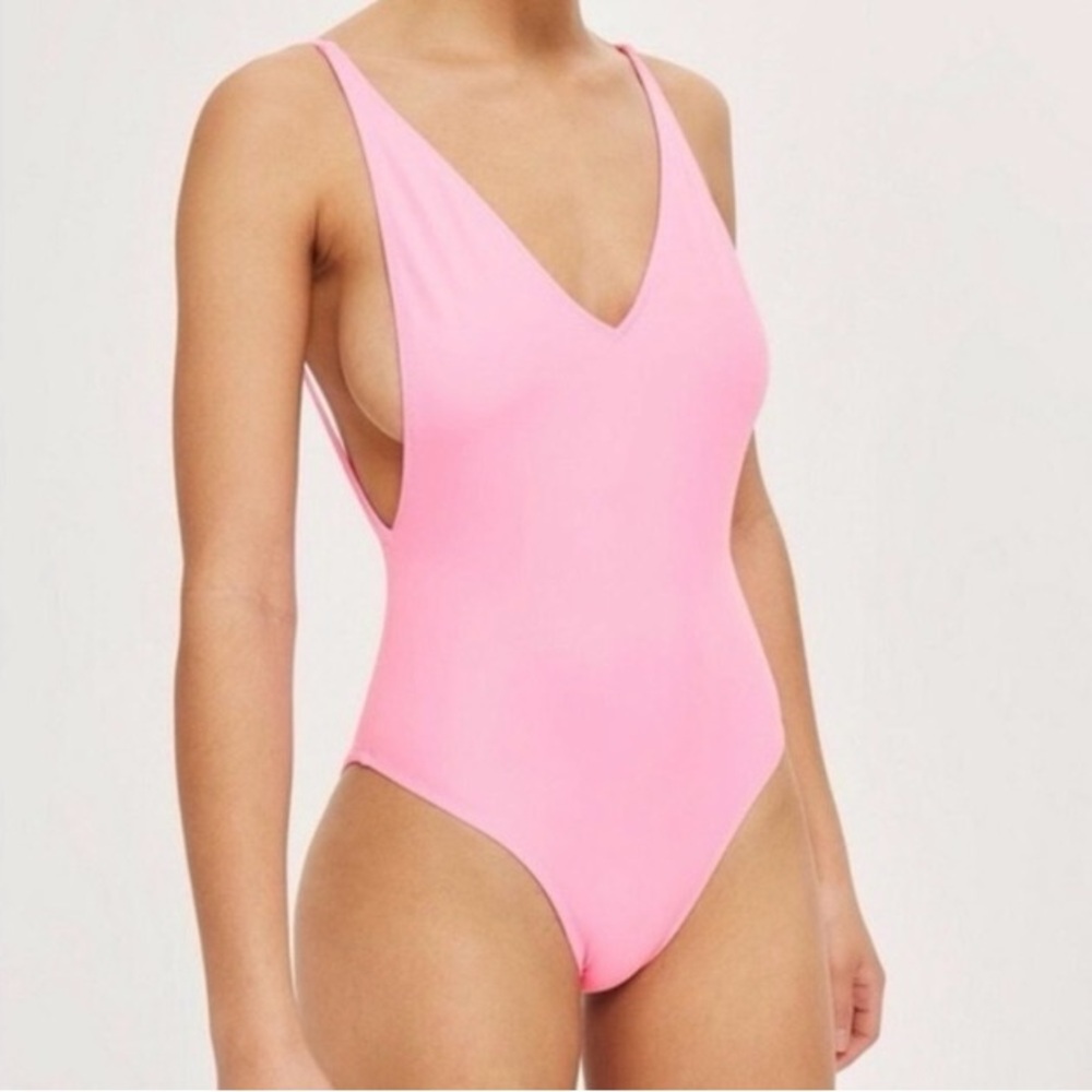 ♻️NWT -Pink Plunging V-Neck, size 10